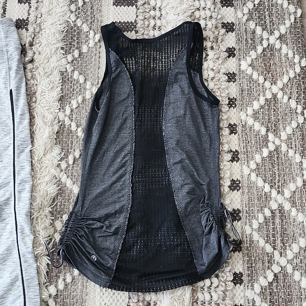 Workout top - Picture 2 of 4